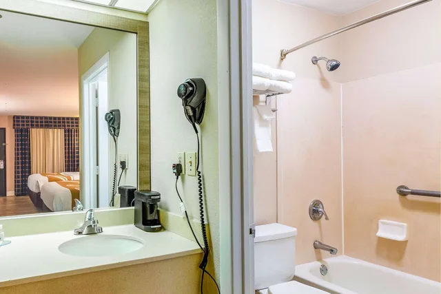 غرفة بسريرين كوين للمدخنين، Quality Inn Quincy Tallahassee West FL 4/4