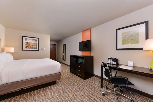 Suite, King Bed, Sofa, Holiday Inn Express & Suites Houston Nw - Tomball Area 4/9