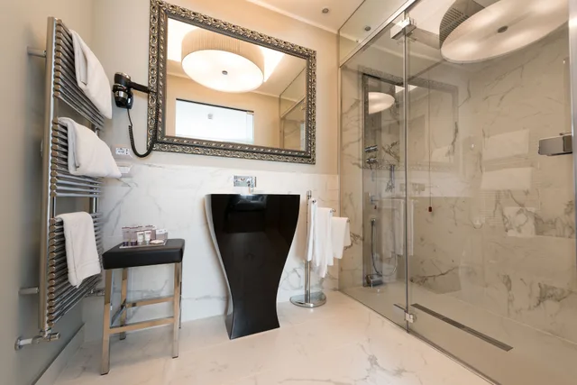 Deluxe, Suite, Double Bed, Sofa, Db Hotel Verona Airport And Congress 8/8
