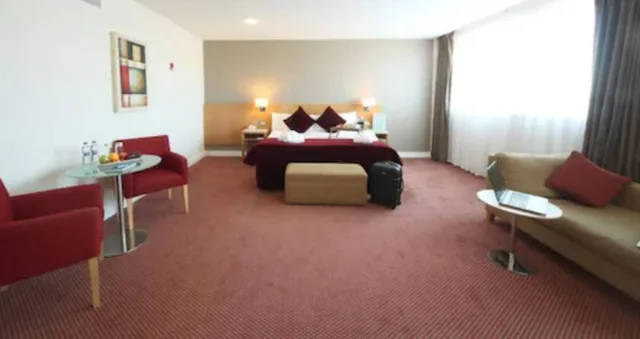 غرفة تنفيذية بسرير كينج، City North Hotel 1/3
