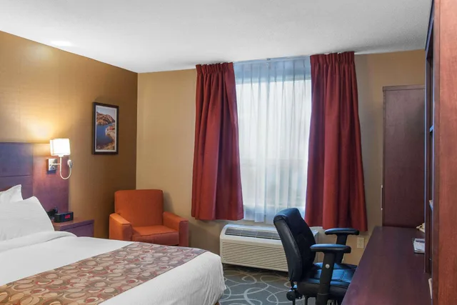 جناح بسرير كوين، Quality Hotel & Suites Gander 2/4