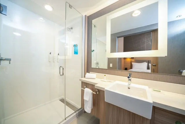 جناح بسرير كينج لذوي الإعاقة، SpringHill Suites by Marriott Kenosha 3/8