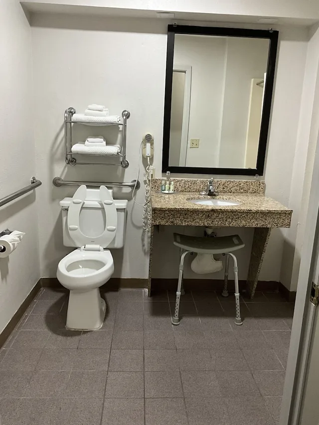 غرفة قياسية بسرير كينج، Quality Inn Jacksonville near Little Rock Air Force Base 8/8