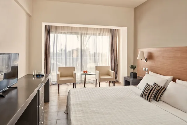 2 Bedrooms, Family, Double and Twin Beds, Pool Access، All Senses Ocean Blue Sea Side Resort By Anayia All Inclusive Resorts 2/4