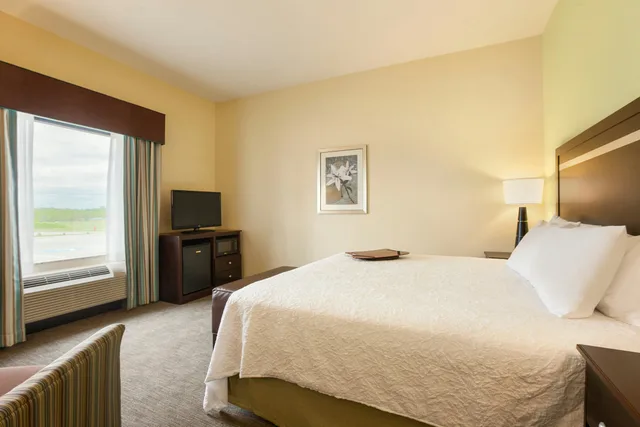 غرفة بسرير كينج، Hampton Inn Belton/Kansas City area 1/3