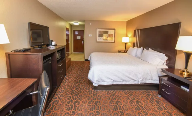 Study, King Bed, Sofa، Hampton Inn Dry Ridge 6/10
