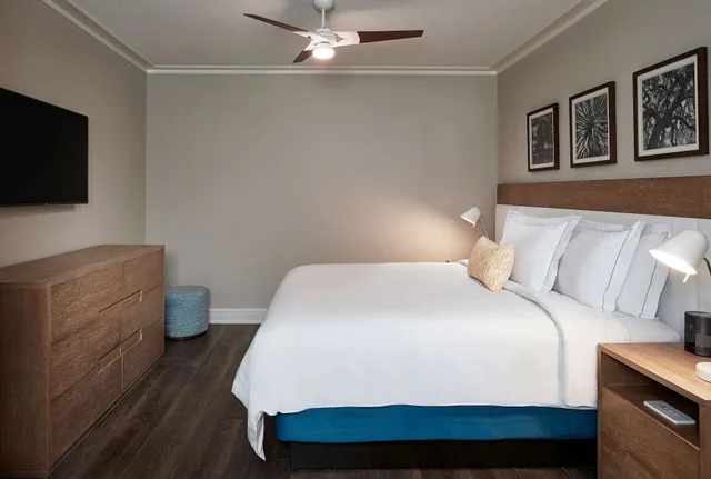 3 Bedrooms, Suite, 2 King Beds, 2 Queen Beds, Ocean Front, Sofa، Hilton Grand Vacations Club Ocean Enclave Myrtle Beach 2/4