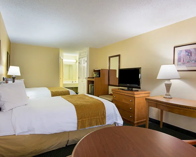 غرفة بسريرين مزدوجين، Days Inn & Suites by Wyndham Williamsburg Colonial 6/10