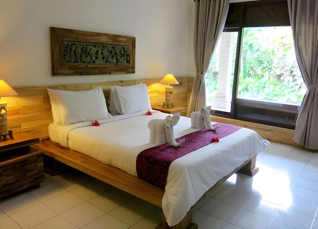 غرفة سوبيريور بسرير مزدوج وسرير فردي في الطابق الأرضي، Sri Ratih Cottages 1/1