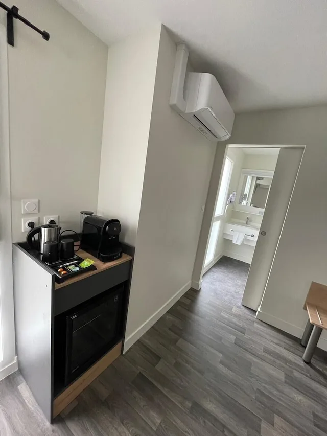 غرفة بريميوم بسرير كوين، Hotel Wood Inn Merignac 2/2