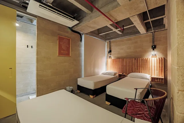 غرفة ثلاثية، Hotel Cytrico 3/4