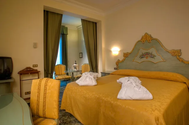 جناح جونيور، Hotel Terme Venezia 2/4
