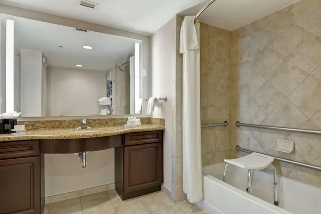 جناح بسرير كينج مع أريكة لذوي الإعاقة، Homewood Suites by Hilton Lake Buena Vista Orlando 5/7