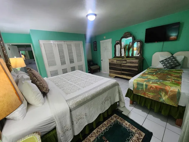 Standard, 1 King and 1 Single Beds, Pool Access, Pinkhibiscus Guest House 10/10