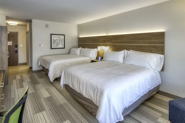 غرفة قياسية بسريرين كوين لذوي الإعاقة، Holiday Inn Express and Suites Omaha Downtown Old Market 1/3