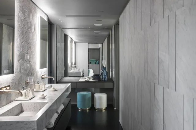 Penthouse Suite، Byron 3/3