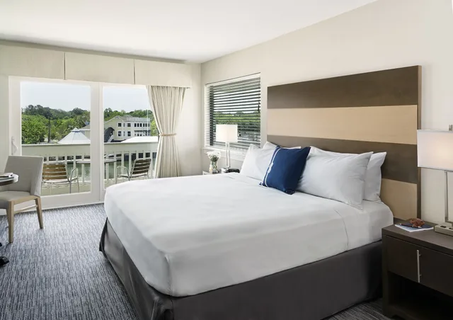 Room, King Bed, Shem Creek Inn 3/6