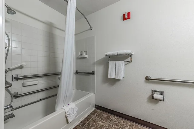 غرفة قياسية بسريرين كوين، Motel6 Charlotte, NC - University 7/7