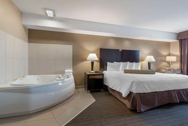 جناح بسرير كينج مع أريكة، Best Western Plus Moose Jaw 4/4