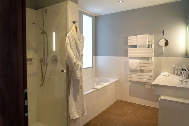 Classic, Suite, King Bed, with View, THE GRAND Ahrenshoop 1/2
