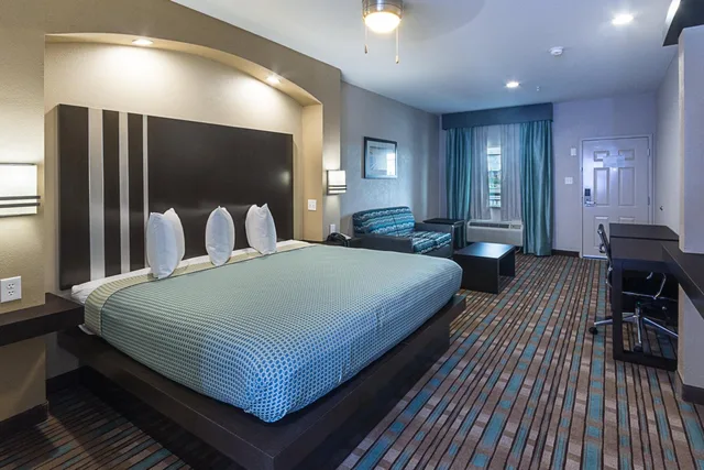 غرفة بسرير كينج للمدخنين، Econo Lodge Inn and Suites Houston NW-Cy-Fair 2/7