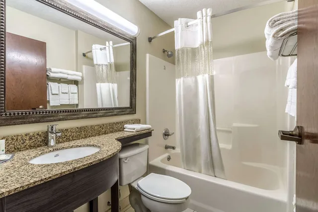 غرفة بسريرين كوين، Quality Inn & Suites North Lima - Boardman 3/3