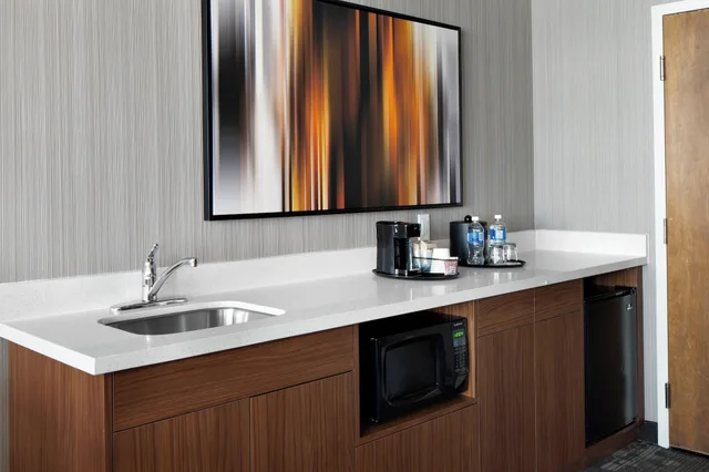 Room, Multiple Beds، Courtyard by Marriott Edmonton Downtown 3/3