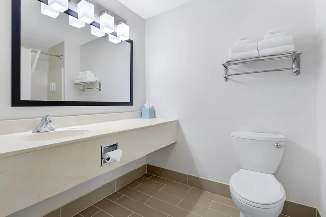 Upgrade, Suite, 2 Queen Beds، MainStay Suites Madison Airport 10/10