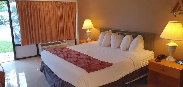 غرفة تقليدية بسرير كينج لذوي الإعاقة، Garden Inn Homestead 6/9