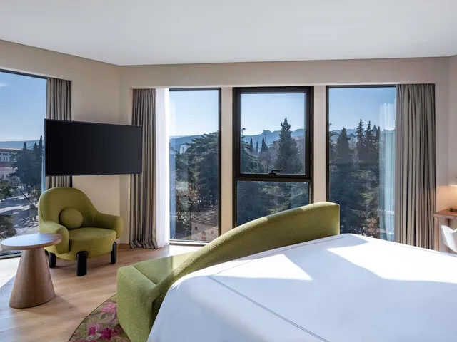 Swiss, Deluxe, Double Bed، Swissotel Tbilisi 3/9