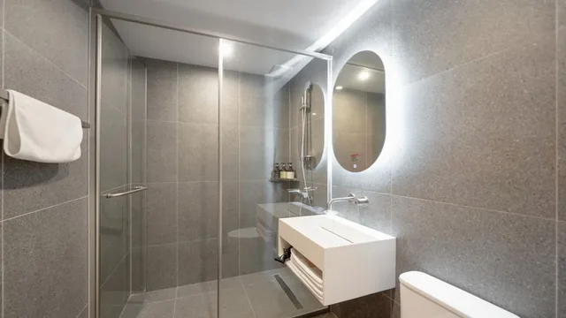 غرفة عائلية بسريرين منفصلين وسرير كينج وسرير فردي، Vip Hotel Mok-Po 3/3