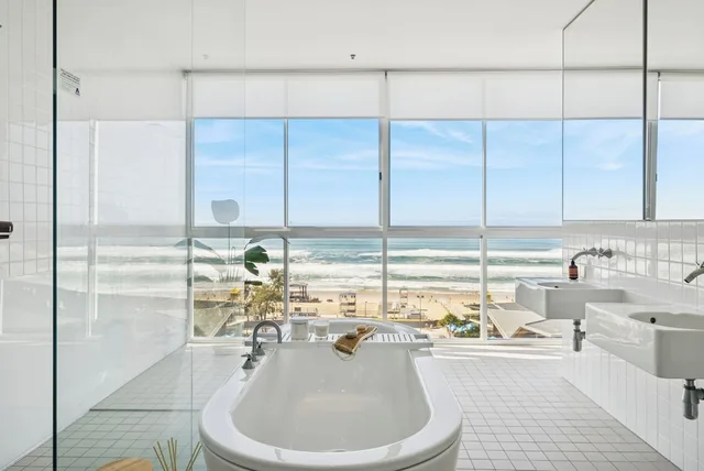 3 Bedrooms, Villa, King Bed, Queen and Twin Beds, Ocean View, ULTIQA Air on Broadbeach 8/9