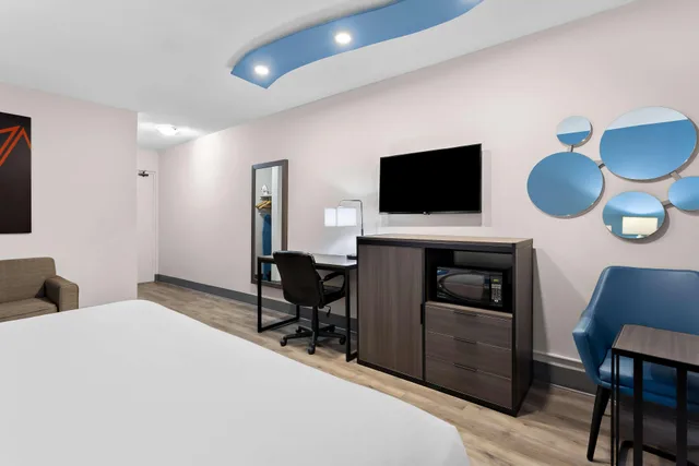 جناح بسرير كينج وسريرين كينج، SureStay Plus by Best Western Windsor 2/6
