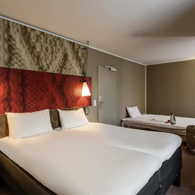 Superior, Double Bed, Riverside, Sofa, Ibis Frankfurt Centrum 1/9