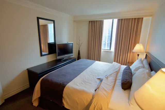 جناح ركني بسرير كينج بغرفة نوم واحدة بمطبخ، Century Plaza Hotel & Spa 1/6