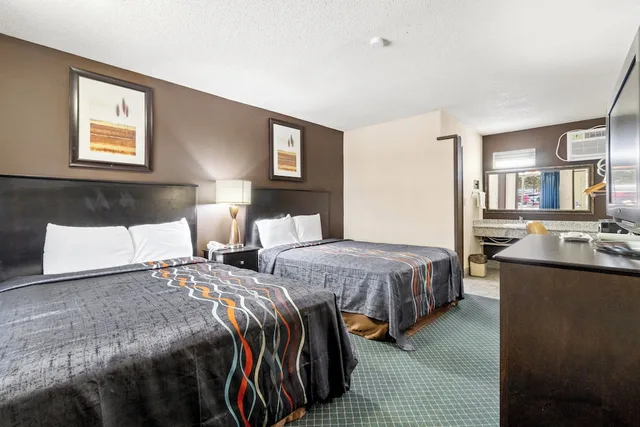 Executive, Single, 2 Queen Beds, Courtyard View, Courtyard Area، ECONOMY INN BARSTOW 1/10