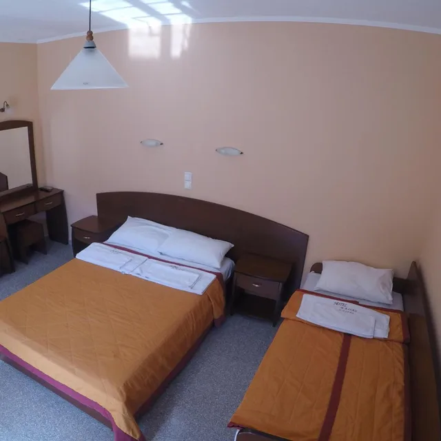 غرفة ثلاثية بإطلالة على البحر، Kalias Hotel 4/10