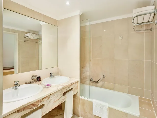 غرفة قياسية بسرير مزدوج، Ria Park Garden Hotel 3/4
