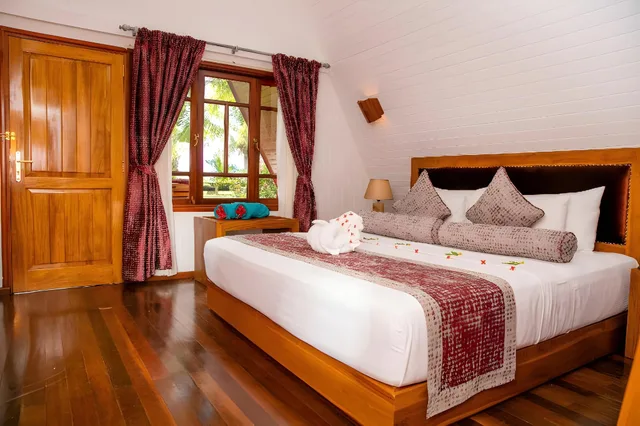 Beach Chalet، La Digue Island Lodge 1/3