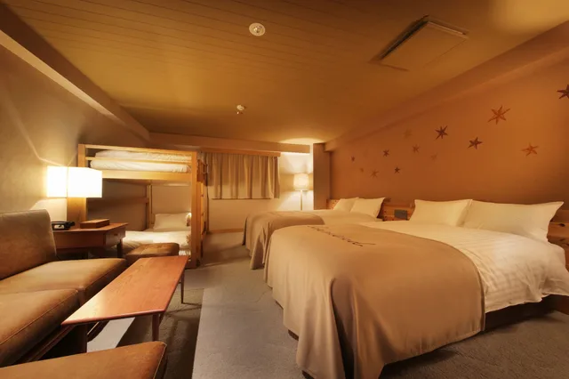 جناح عائلي بسريرين منفصلين وسرير بطابقين، Unwind Hotel Bar Sapporo 1/1