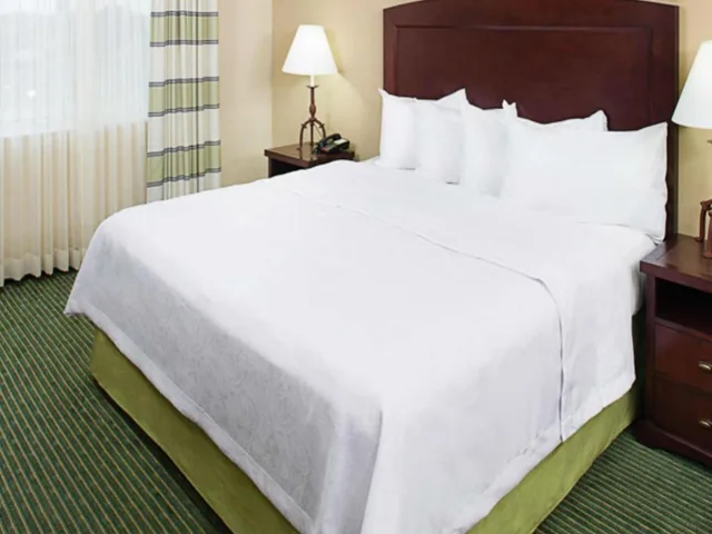 غرفة بسريرين مزدوجين وسرير كينج لذوي الإعاقة، Homewood Suites by Hilton Minneapolis Mall of America 2/5