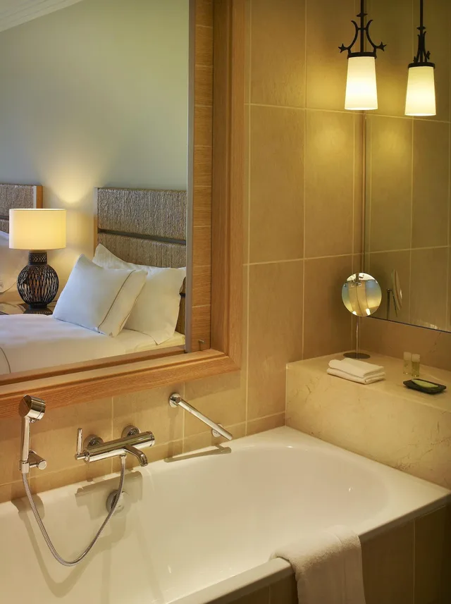 غرفة سوبيريور بسريرين منفصلين بإطلالة على الحديقة، The Westin Resort, Costa Navarino 2/2