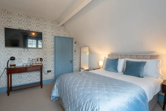 جناح كومفورت بسرير كينج وسريرين منفصلين، The Bugle Coaching Inn 1/4