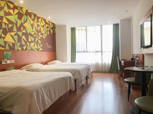 غرفة ثلاثية بثلاثة أسرّة، Vatica Hotel Fuyang Linquan Tenghui International City Branch 1/1