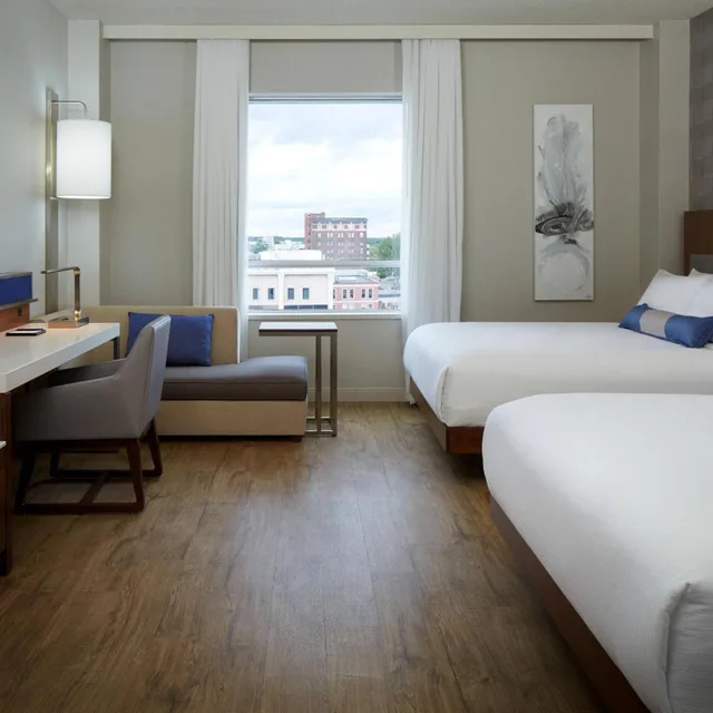 غرفة بسريرين كوين، DELTA HOTELS BY MARRIOTT TROIS RIVIERES CONFERENCE CENTRE 8/15