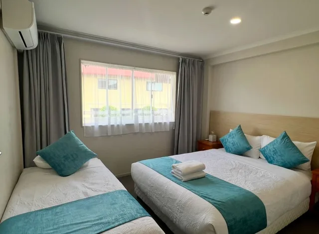 Standard Studio, Mountain View Motel 1/4