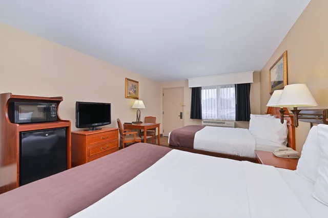 Standard, 2 Queen Beds, Pool Side، Revel Hotel Minot, SureStay Collection by Best Western 4/10