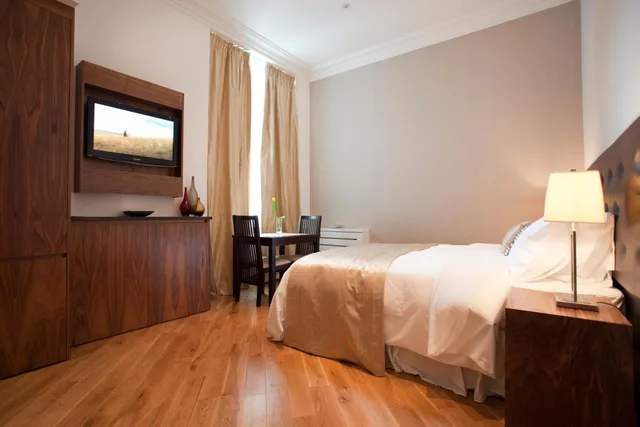 Studio, Presidential Apartments - Kensington 8/10
