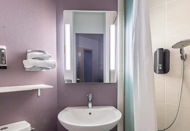 غرفة بسريرين منفصلين، B&B HOTEL Poitiers 1 Futuroscope 2/2