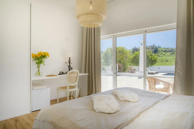 غرفة بسرير كينج بإطلالة على المسبح، Casa Luisandra 1/2